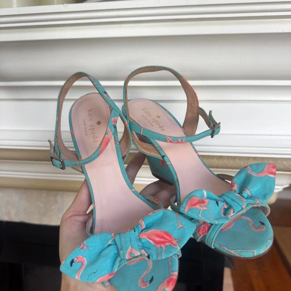 Kate Spade Teal flamingo print notched black wedge bow resortwear size 6.5